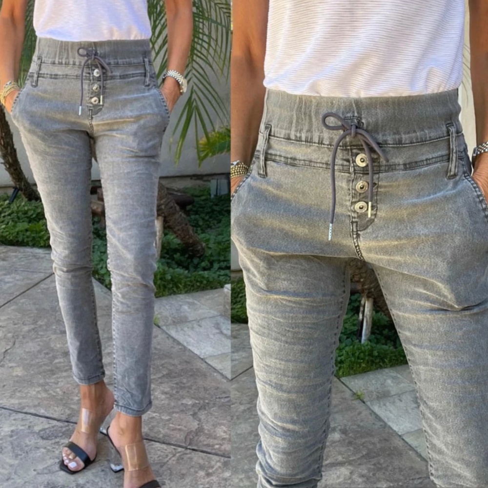 Bevy Flog scandal jogger in gray wash